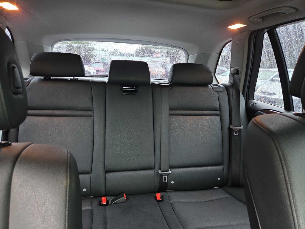 2010 BMW X5 Image 10