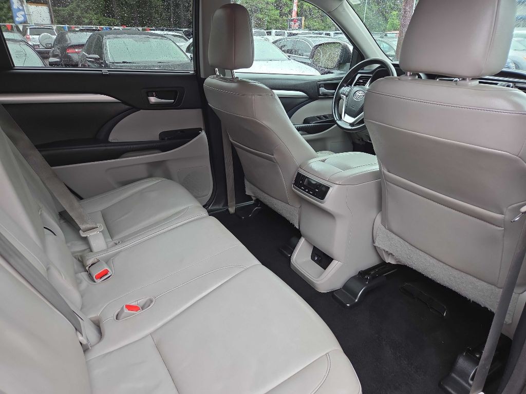 2014 Toyota Highlander Image 10