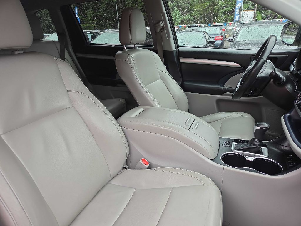 2014 Toyota Highlander Image 11