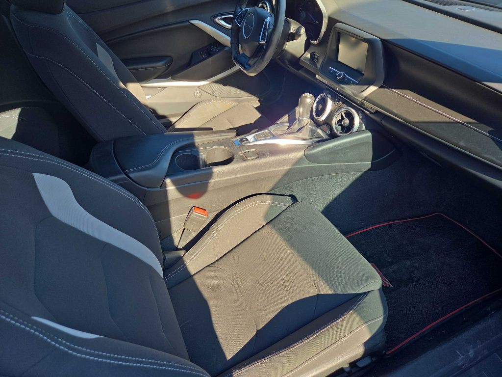 2018 Chevrolet Camaro Image 9