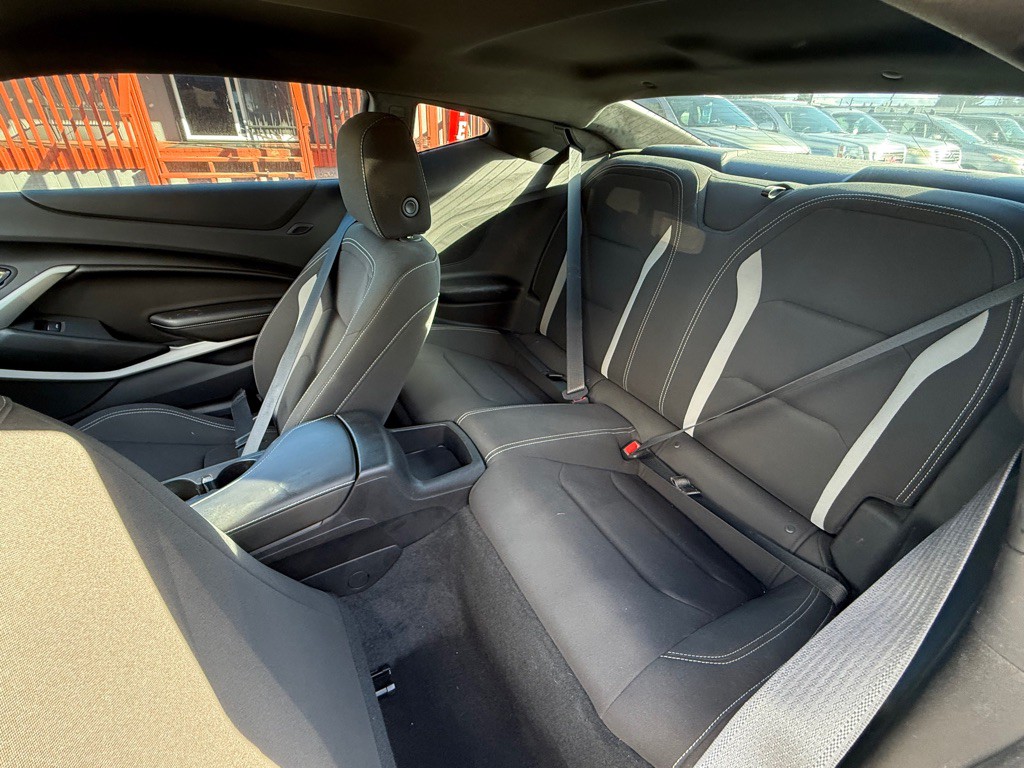 2018 Chevrolet Camaro Image 13