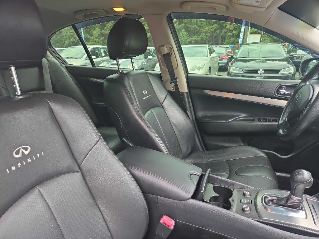 2013 INFINITI G37 Image 11