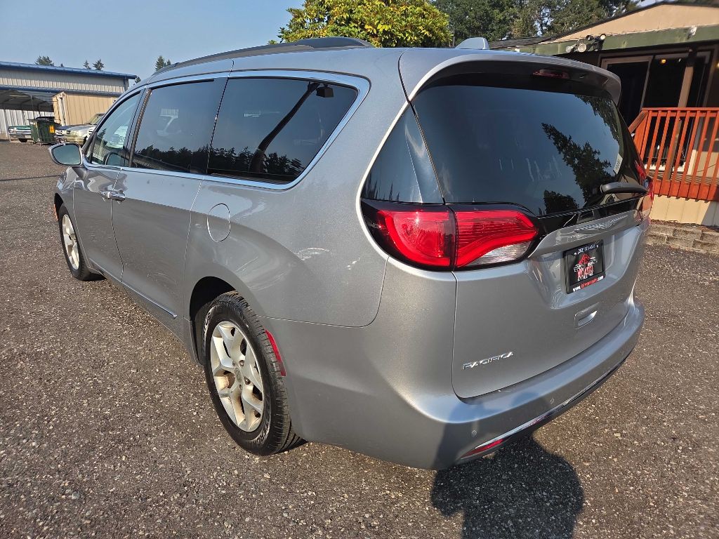2017 Chrysler Pacifica Image 6
