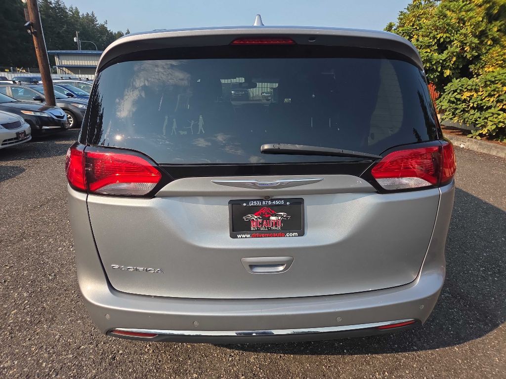 2017 Chrysler Pacifica Image 7