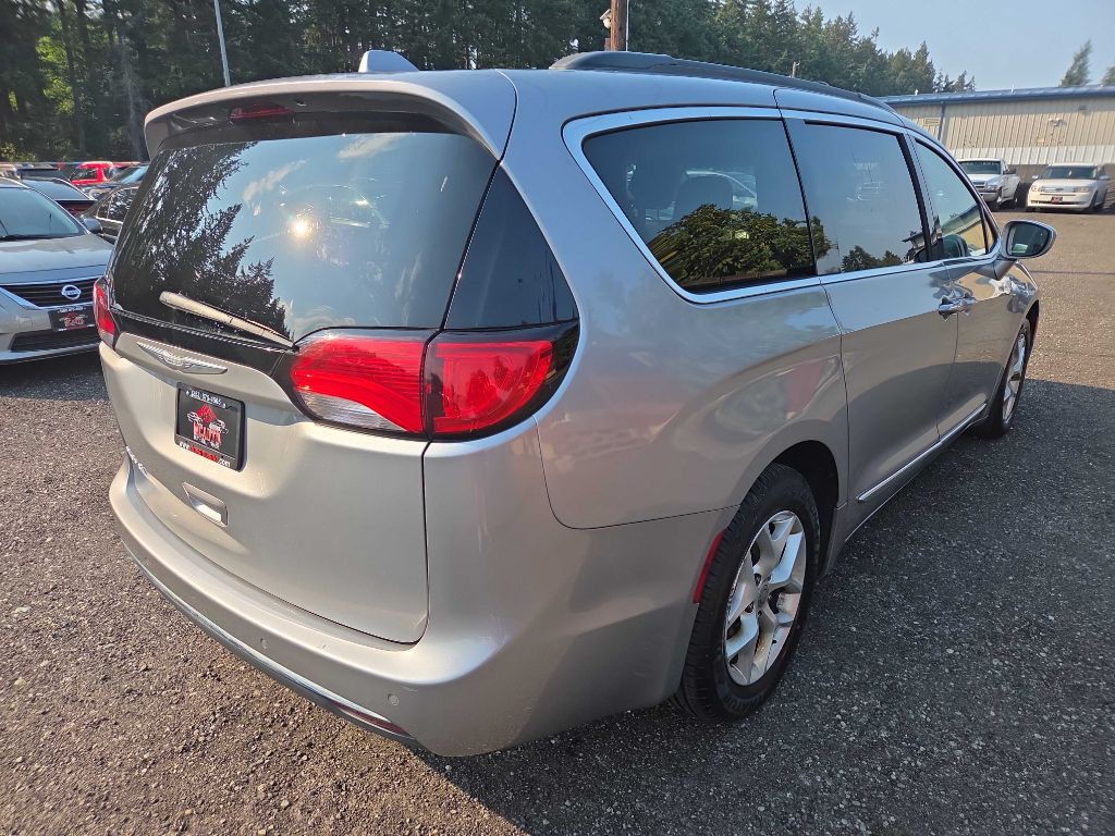 2017 Chrysler Pacifica Image 8