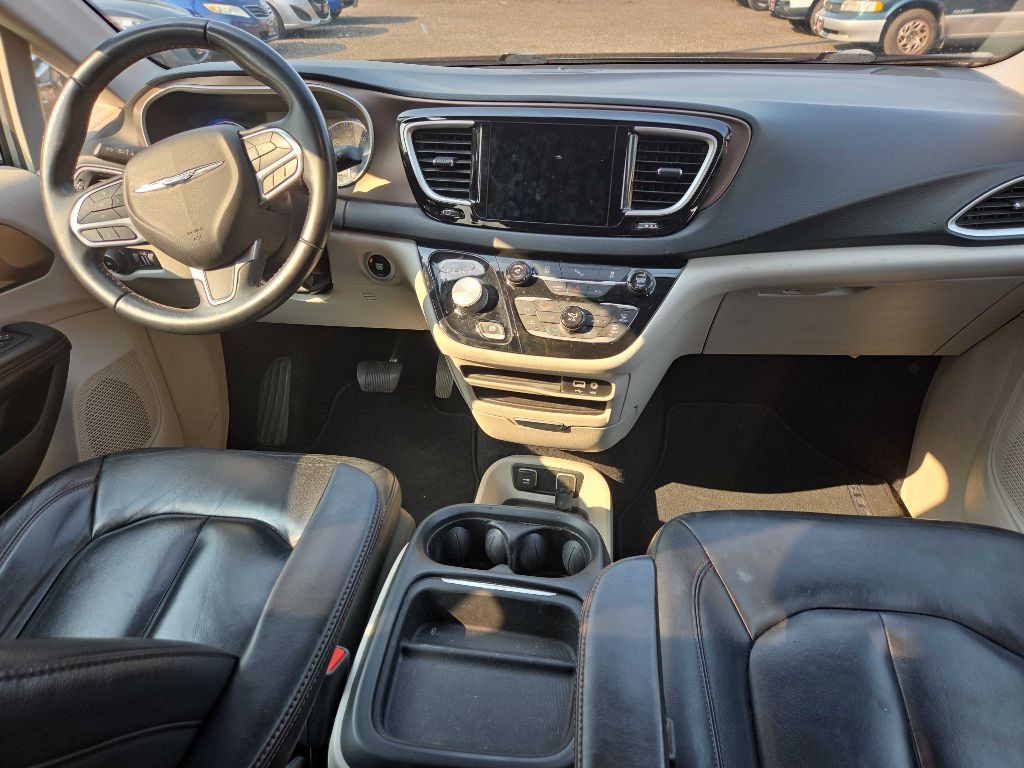2017 Chrysler Pacifica Image 9