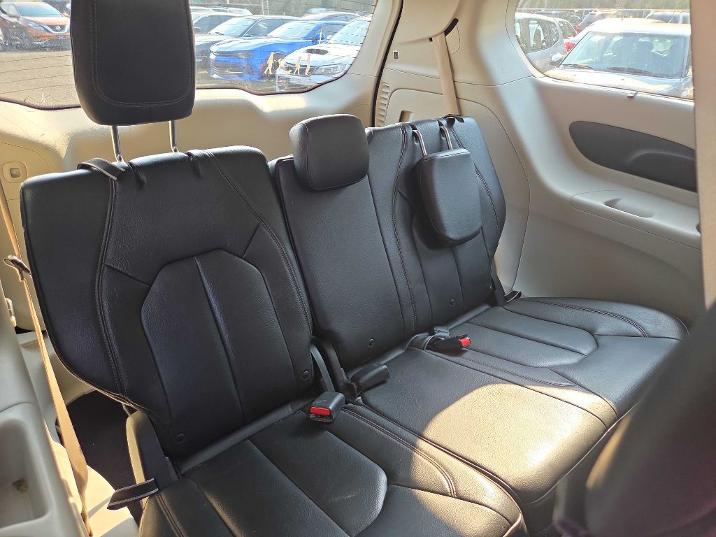 2017 Chrysler Pacifica Image 10