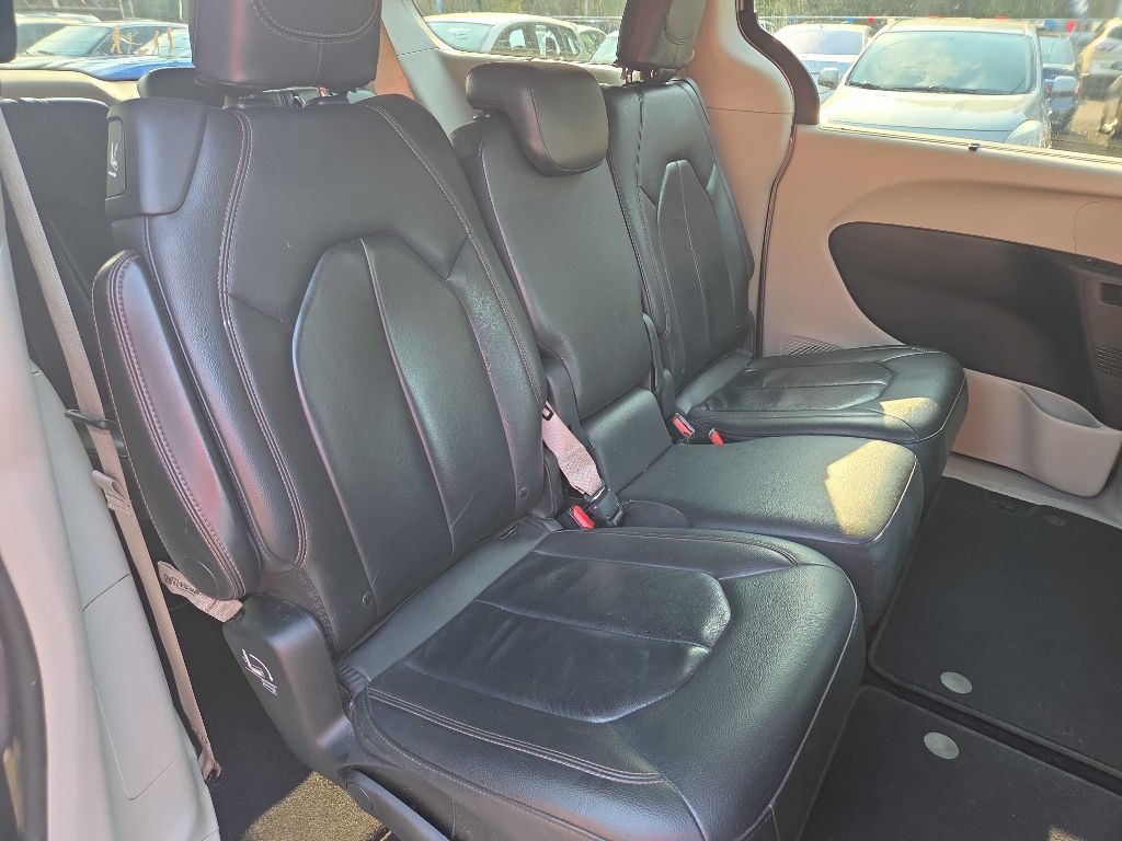 2017 Chrysler Pacifica Image 11