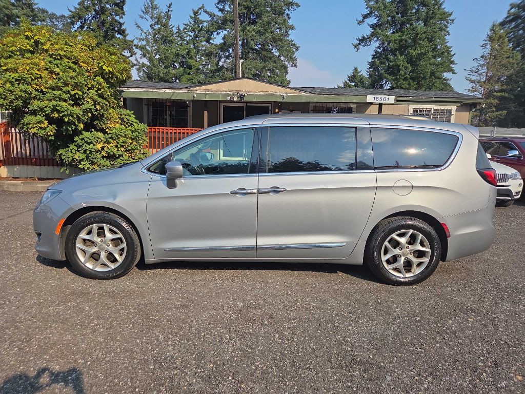 2017 Chrysler Pacifica Image 4