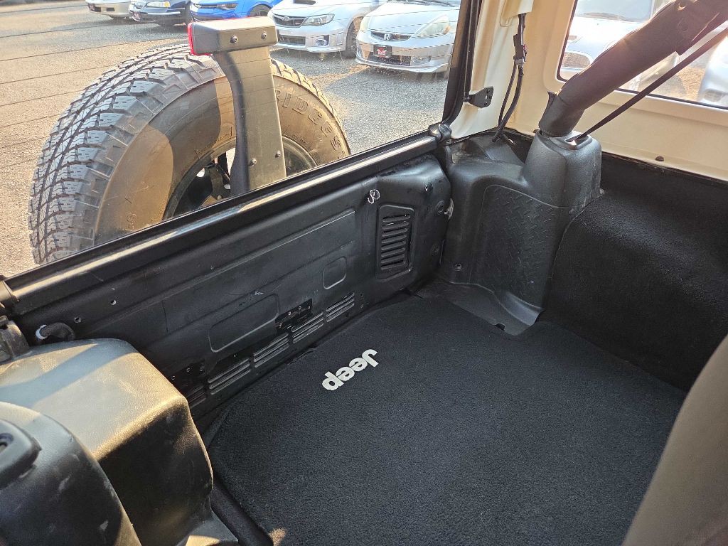 2012 Jeep Wrangler Unlimited Image 11