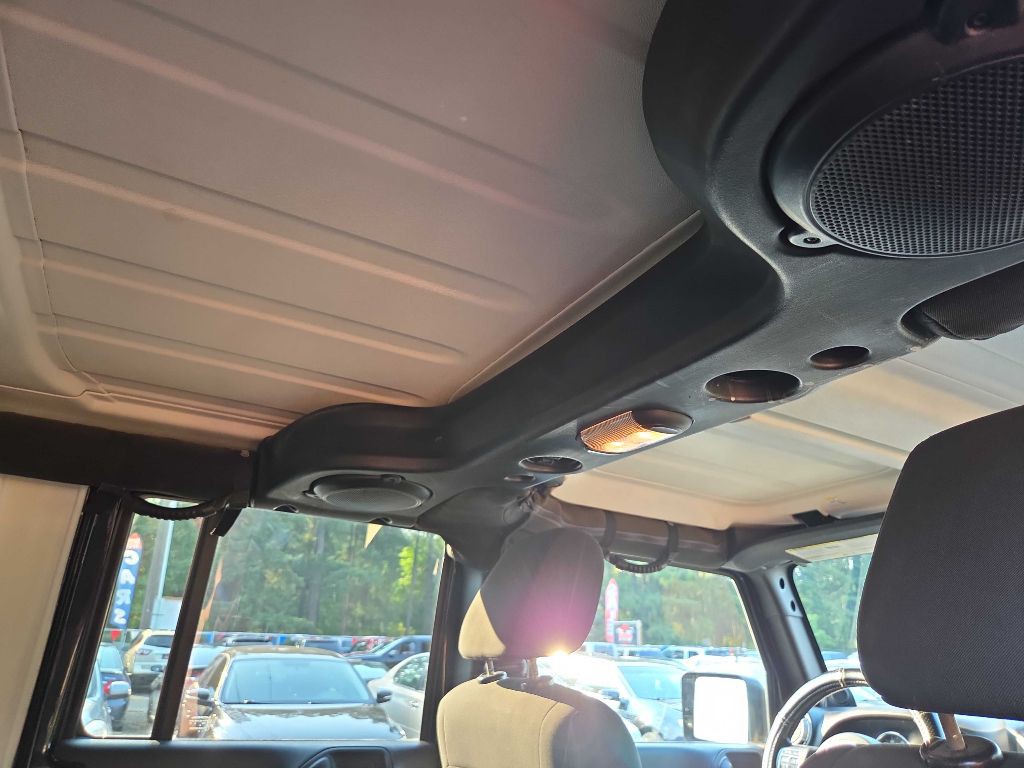 2012 Jeep Wrangler Unlimited Image 12