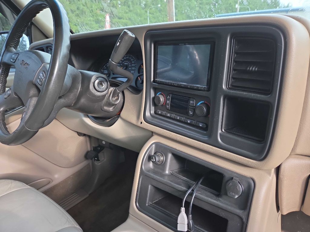 2003 GMC Yukon Image 12