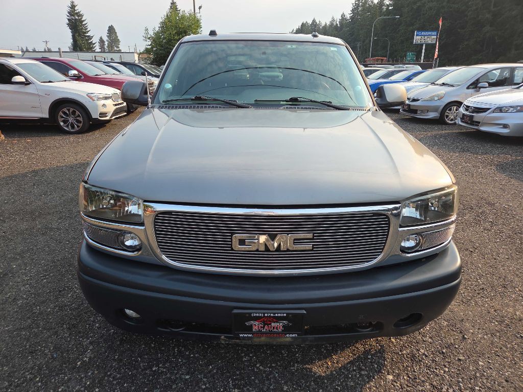 2005 GMC Yukon Image 2