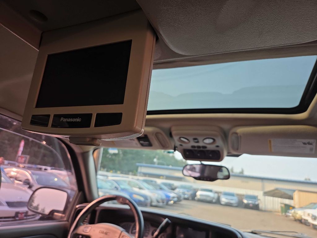 2005 GMC Yukon Image 12