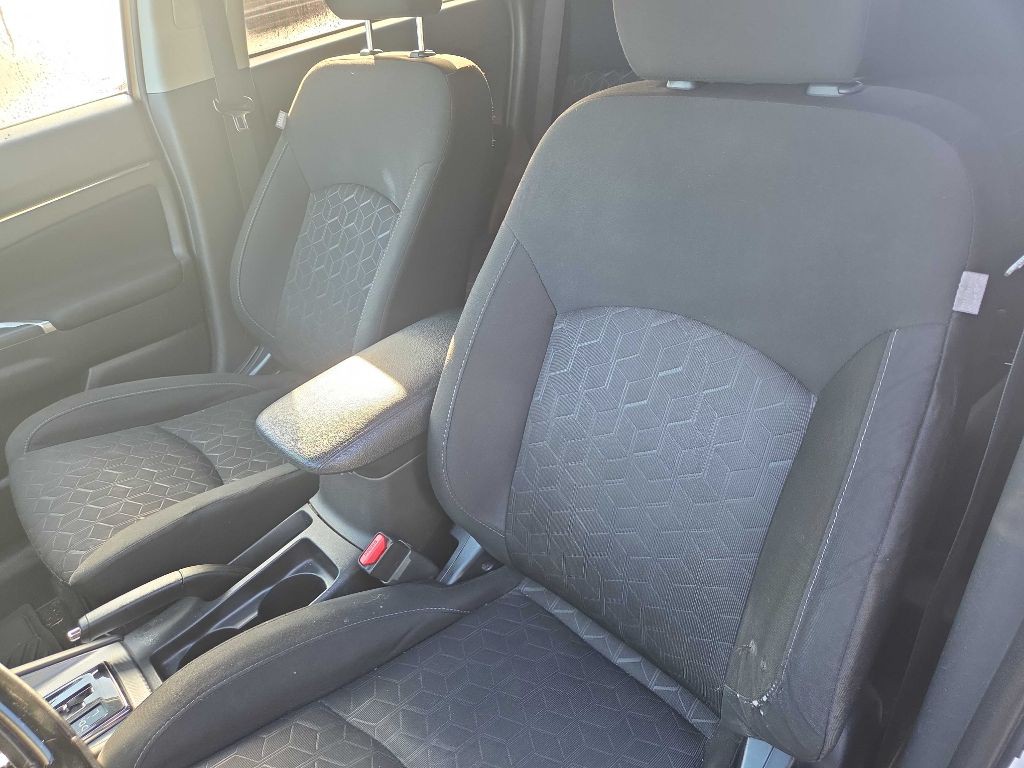 2020 Mitsubishi Outlander Image 10