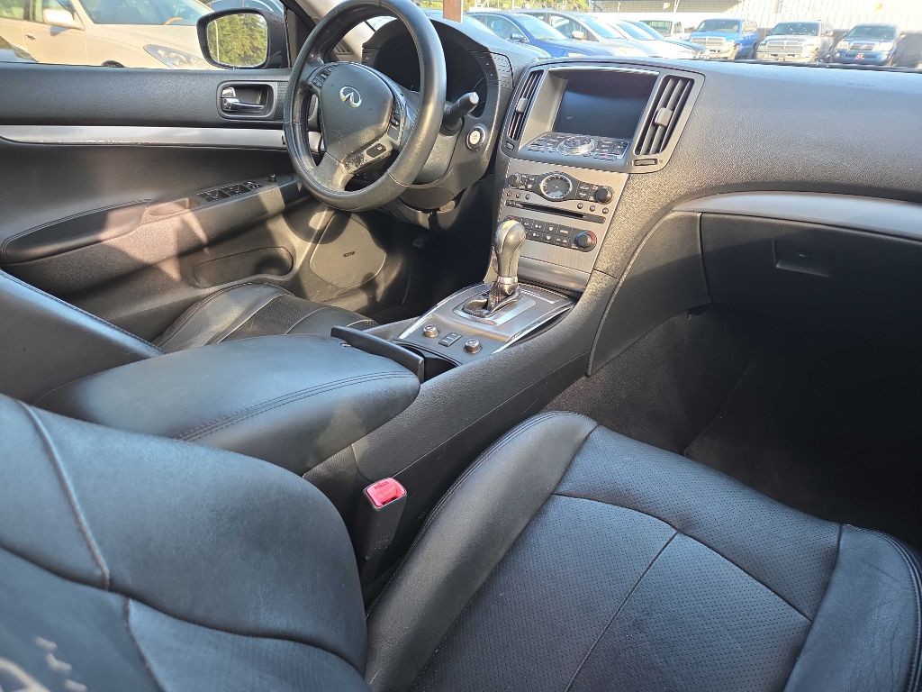 2010 INFINITI G37 Image 7