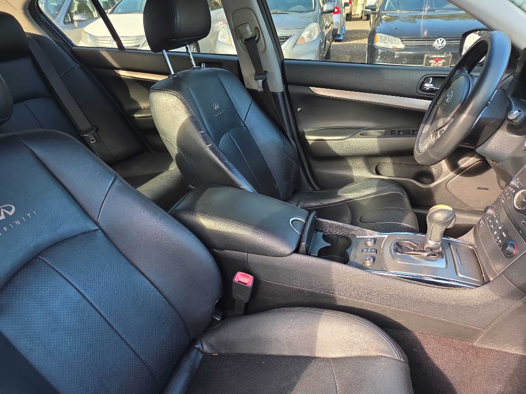 2010 INFINITI G37 Image 11