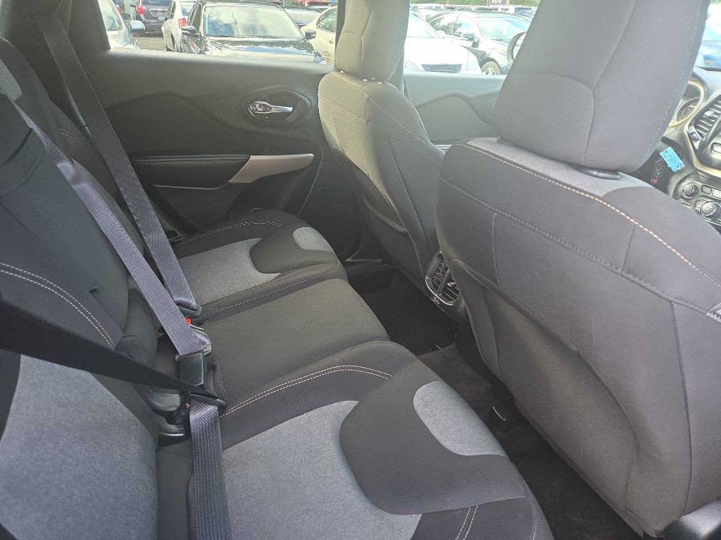 2017 Jeep Cherokee Image 8