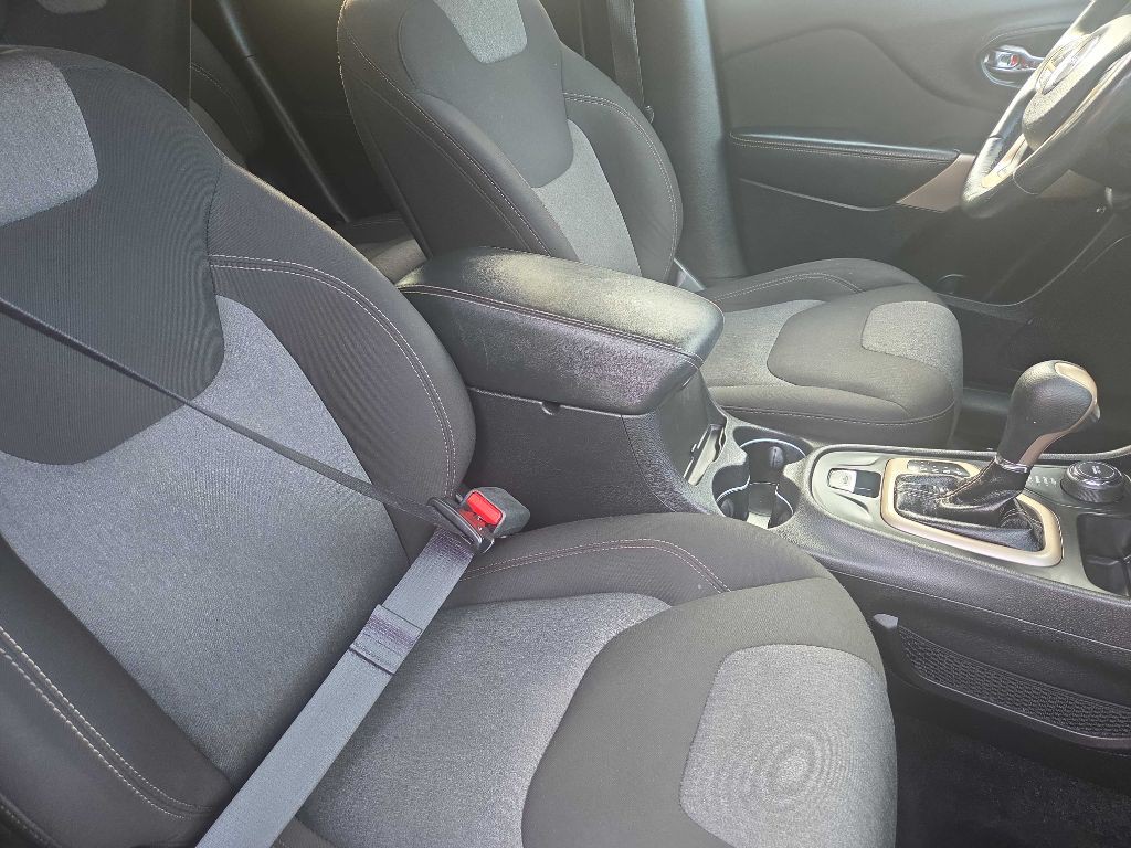 2017 Jeep Cherokee Image 10