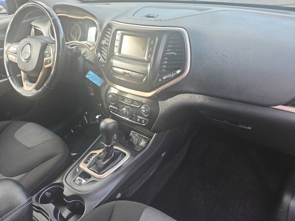 2017 Jeep Cherokee Image 11