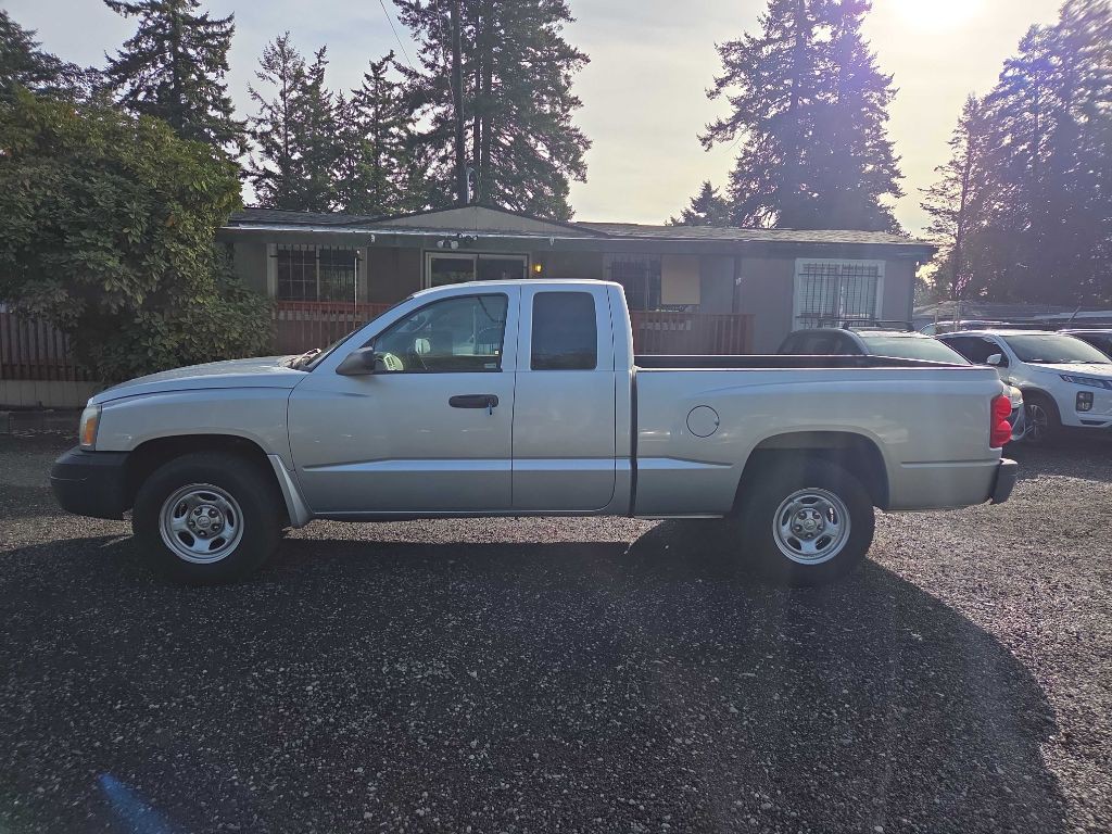 2006 Dodge Dakota Image 2