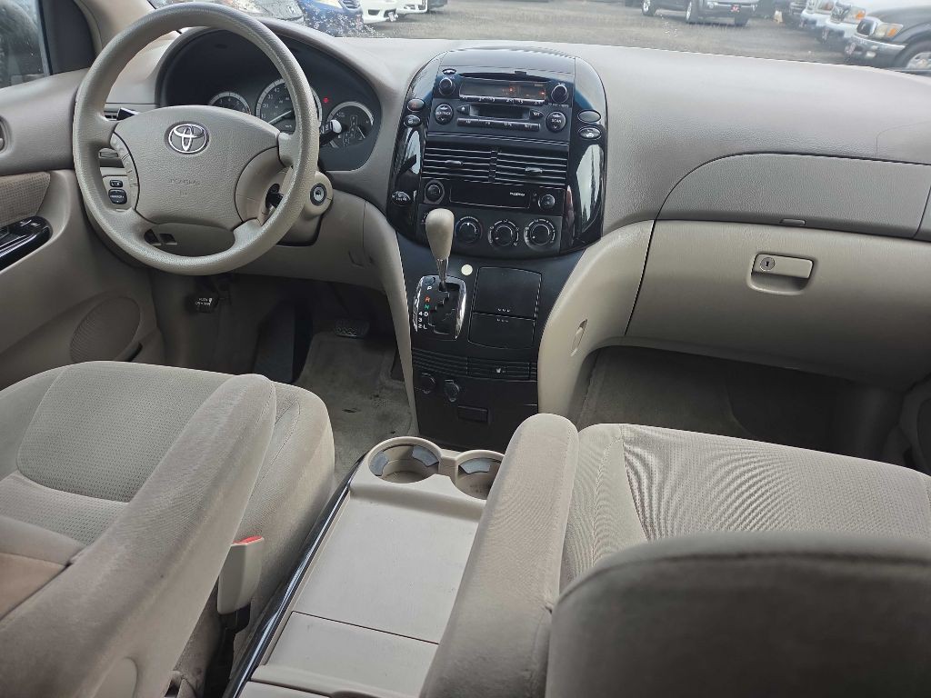 2005 Toyota Sienna Image 11