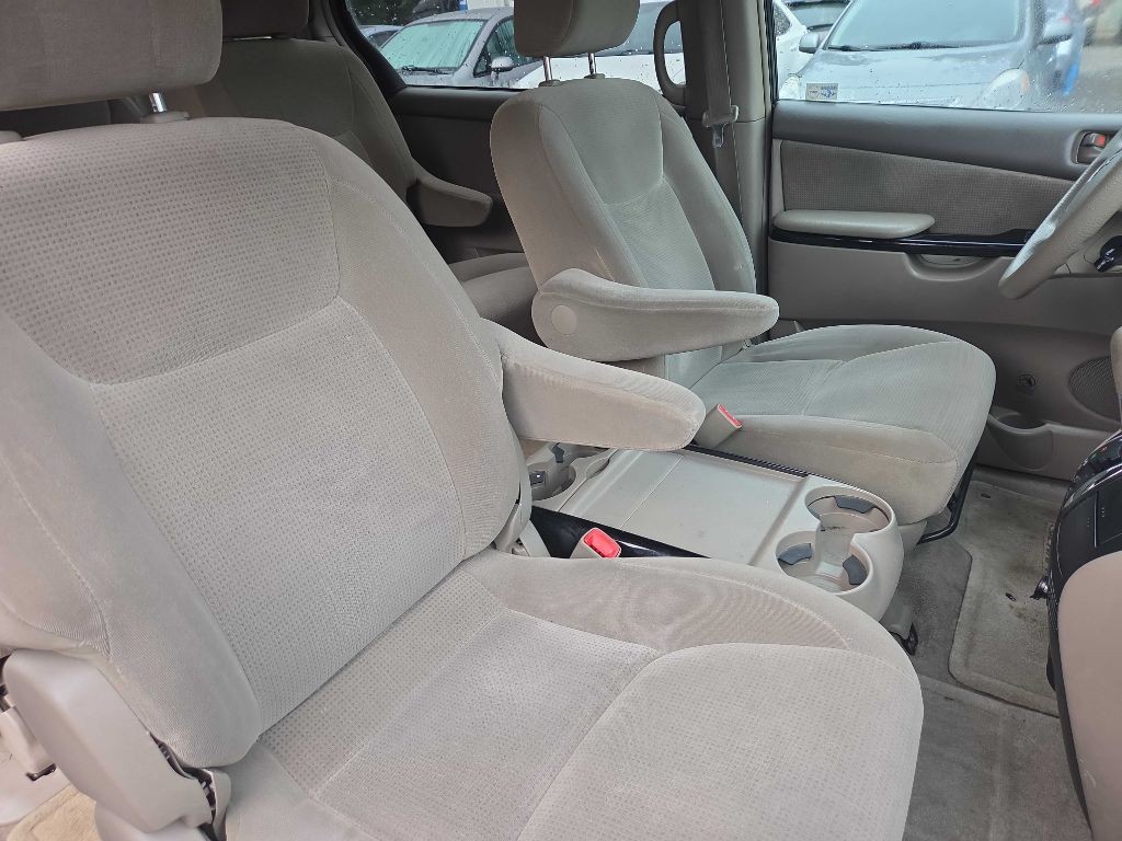 2005 Toyota Sienna Image 12