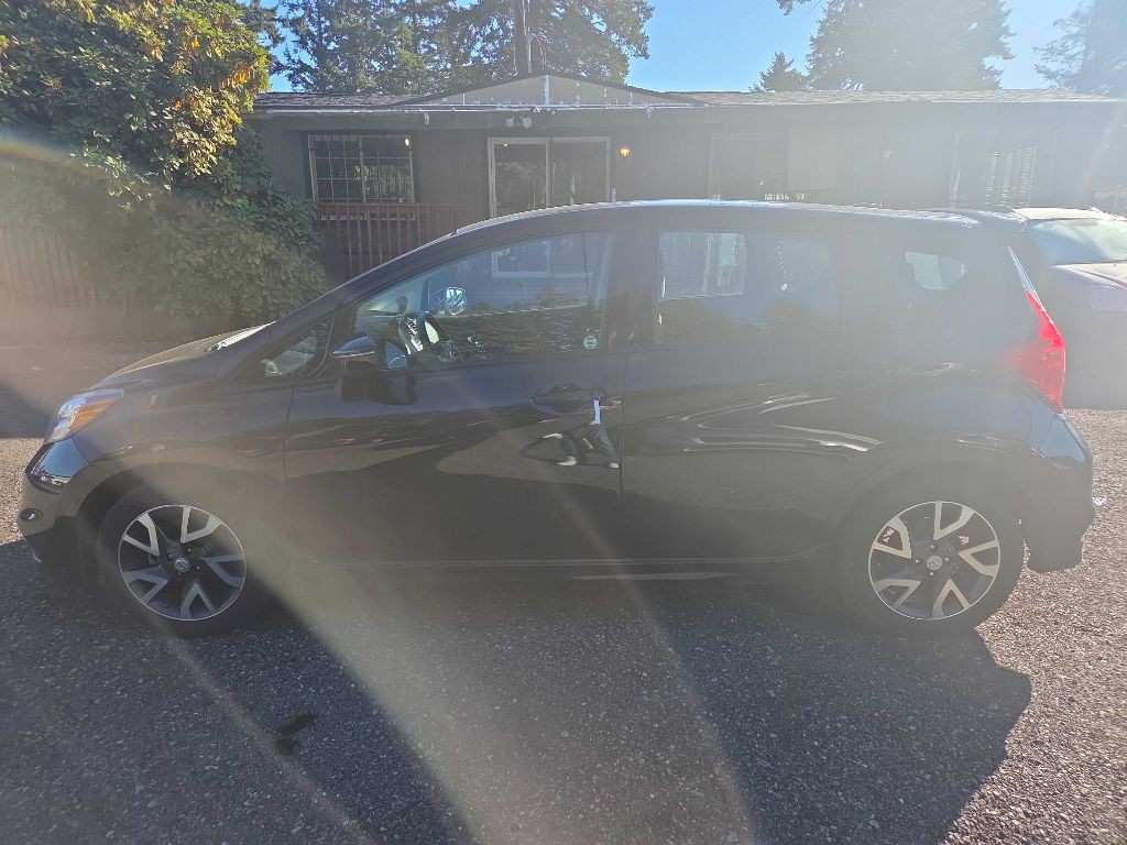 2015 Nissan Versa Image 2