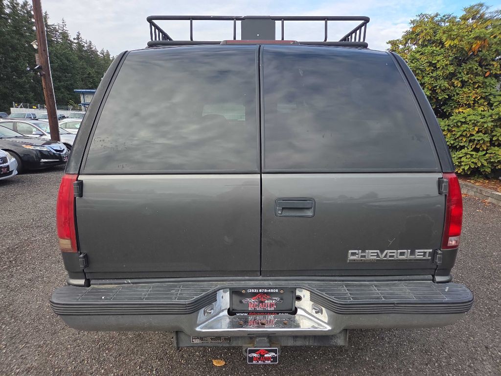 1999 Chevrolet Suburban Image 4