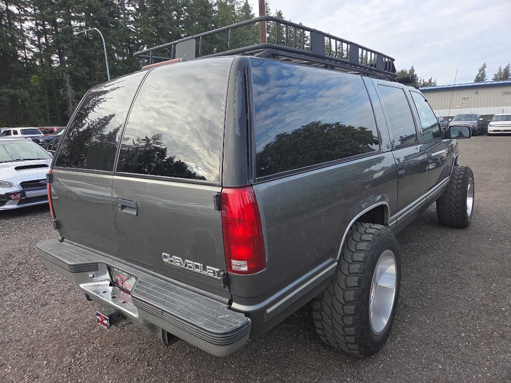 1999 Chevrolet Suburban Image 7