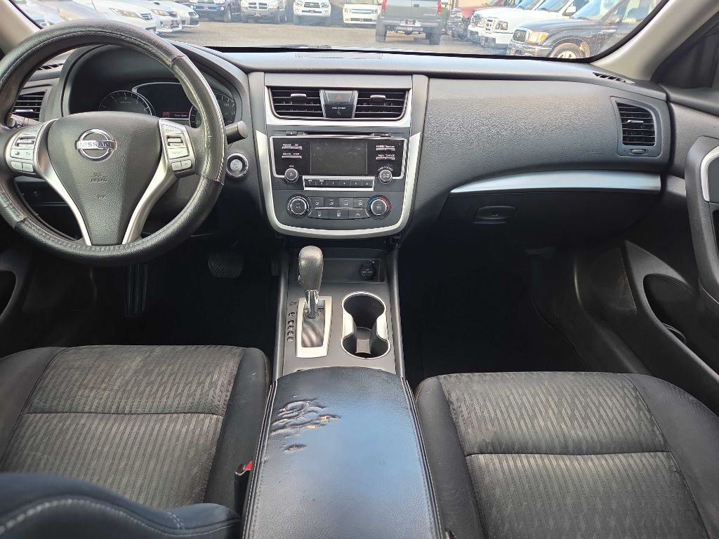 2017 Nissan Altima Image 10
