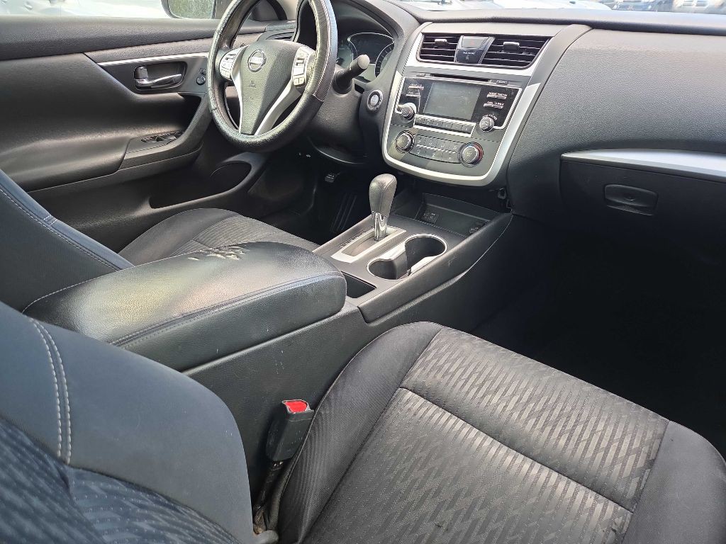 2017 Nissan Altima Image 11
