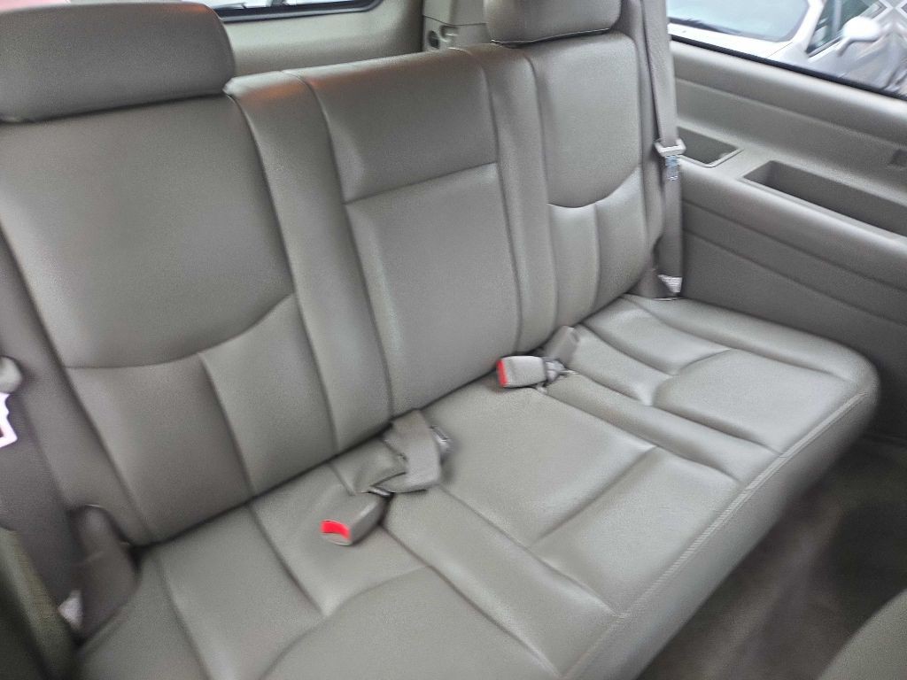 2006 Chevrolet Suburban Image 10