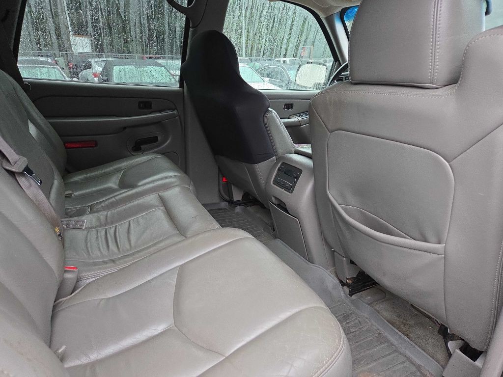 2004 Chevrolet Tahoe Image 10