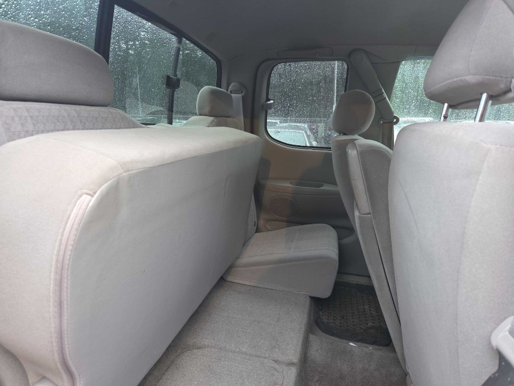 2004 Toyota Tundra Image 8