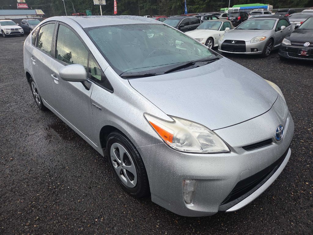 2013 Toyota Prius Image 2