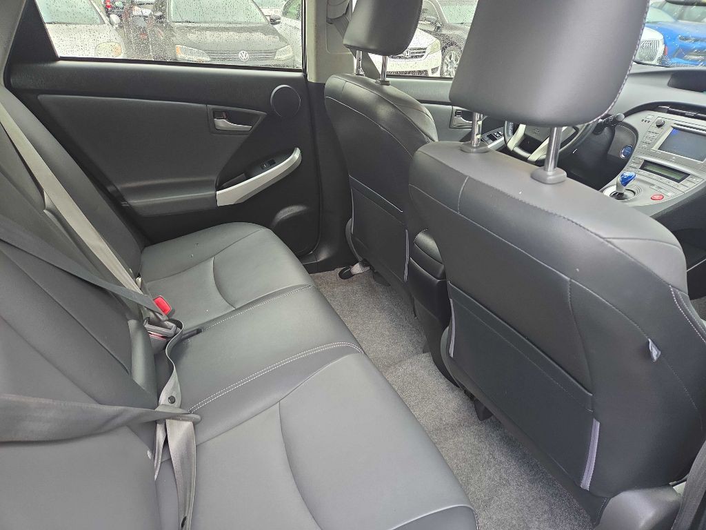 2013 Toyota Prius Image 11