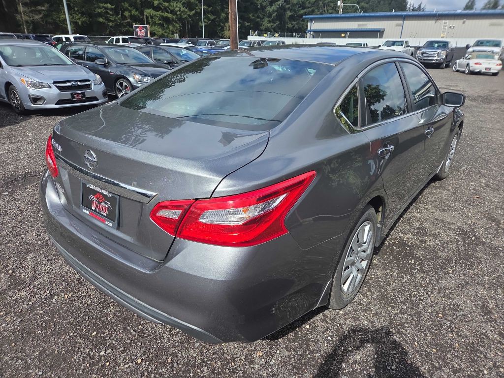 2017 Nissan Altima Image 8