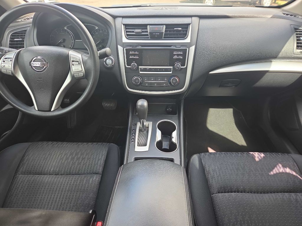 2017 Nissan Altima Image 9