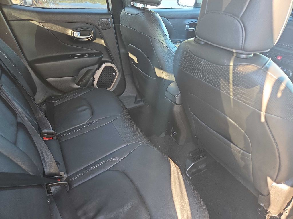 2016 Jeep Renegade Image 11