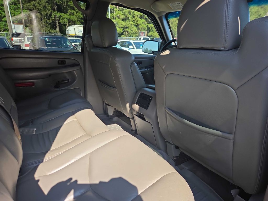 2004 Chevrolet Tahoe Image 10