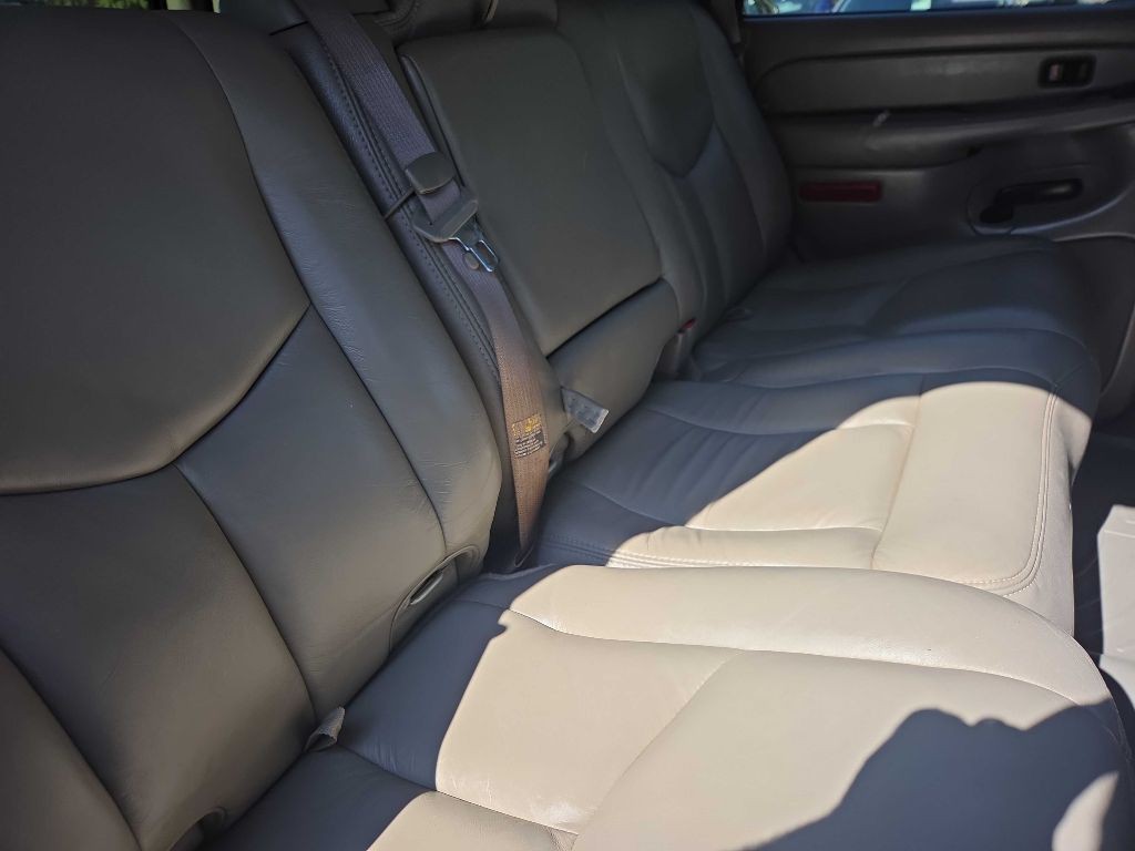 2004 Chevrolet Tahoe Image 11