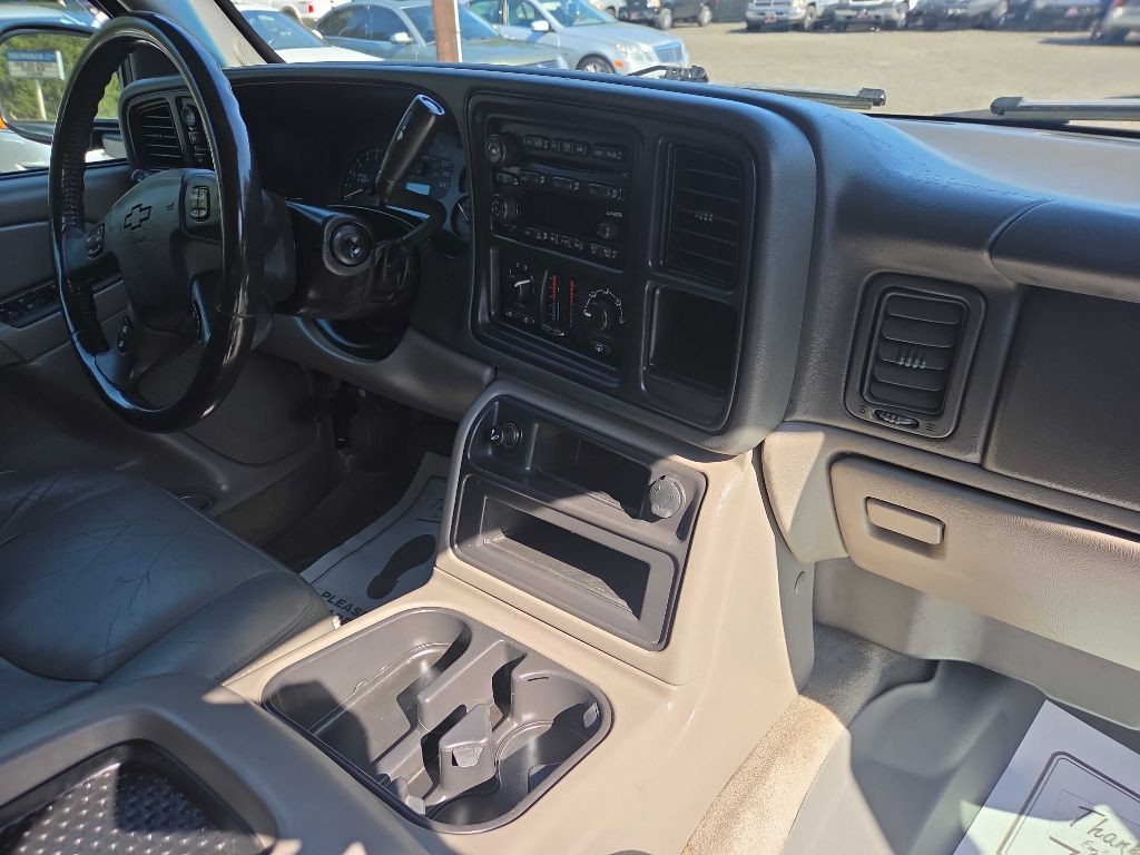 2004 Chevrolet Tahoe Image 14