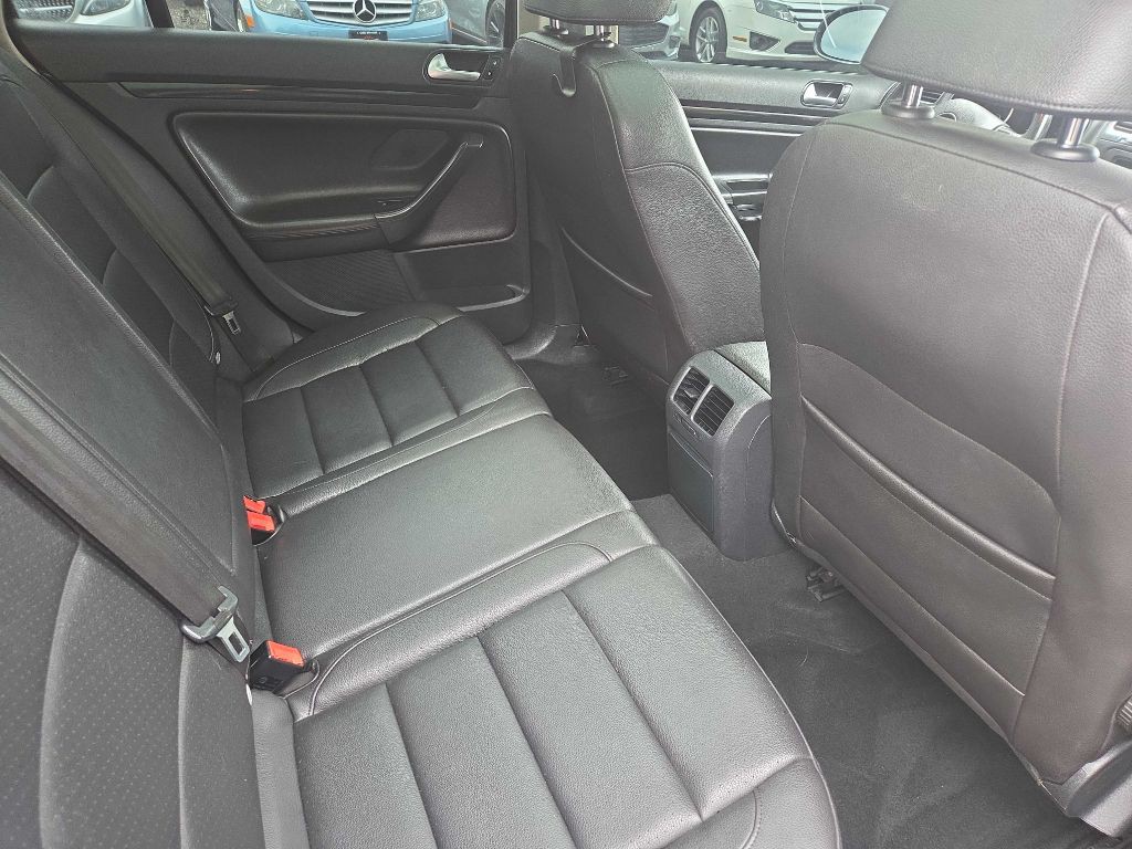 2012 Volkswagen Jetta Image 12