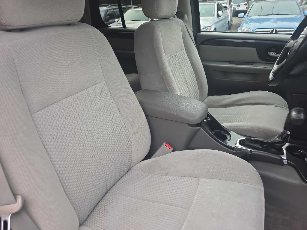2008 GMC Envoy Image 11