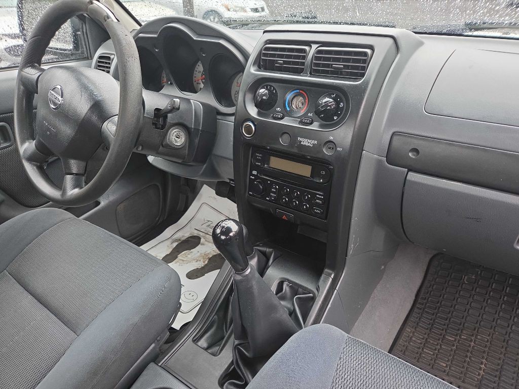 2004 Nissan Frontier Image 9