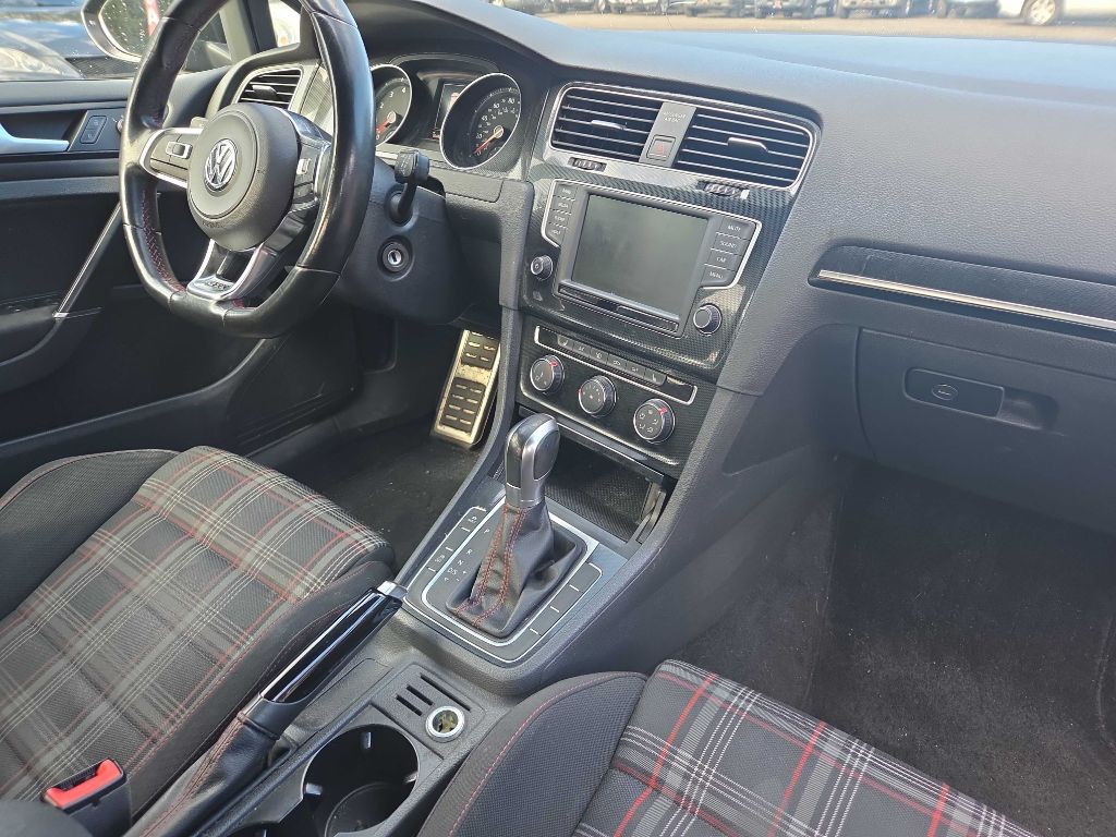 2016 Volkswagen GTI Image 10