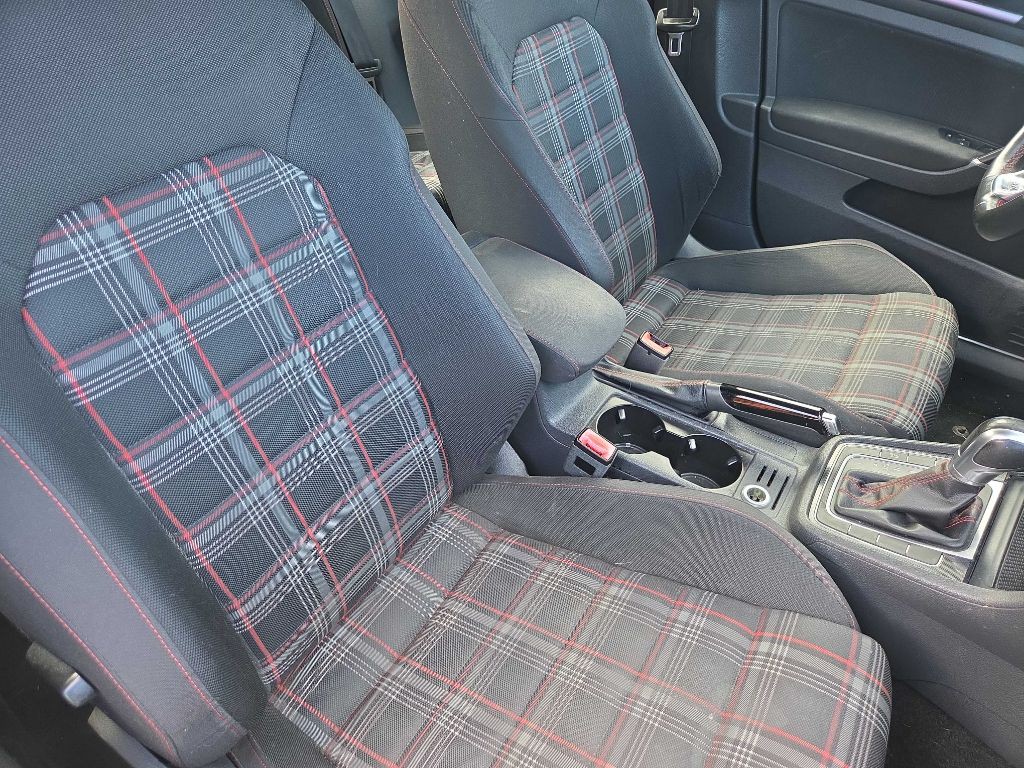 2016 Volkswagen GTI Image 11