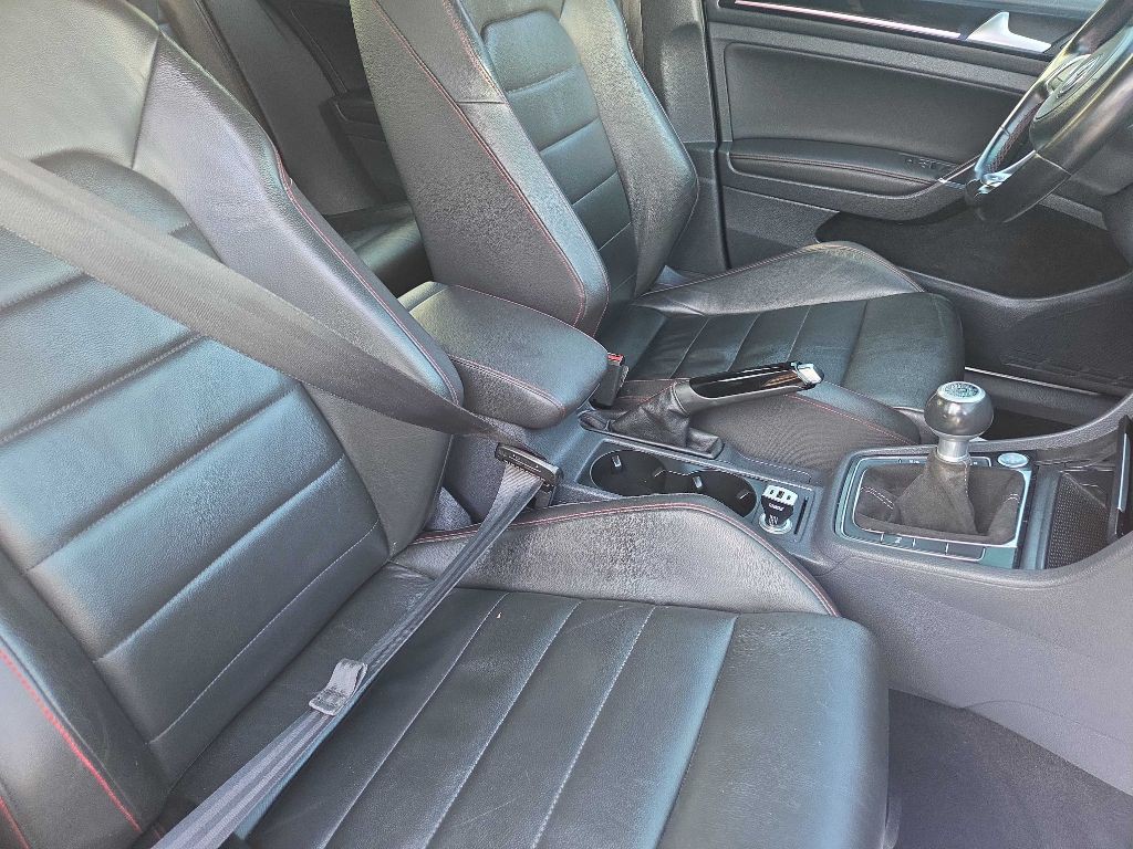 2015 Volkswagen GTI Image 11