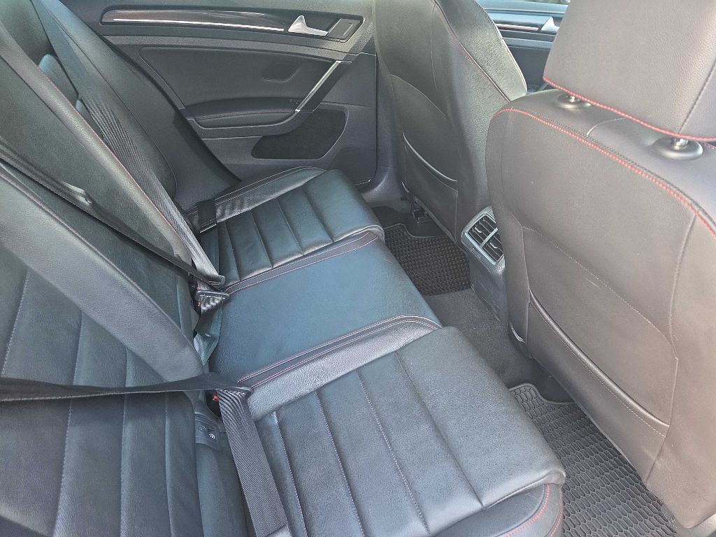 2015 Volkswagen GTI Image 12